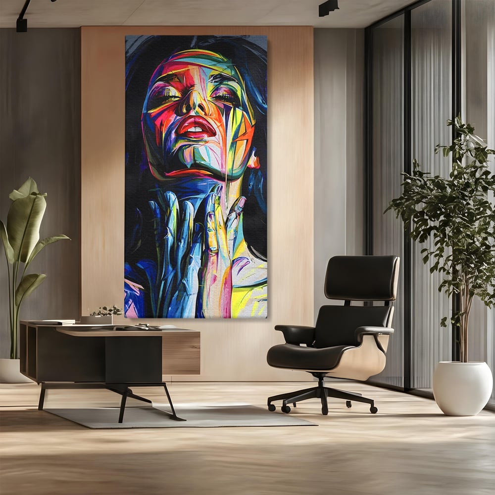 Tablou canvas cu tablou canvas cu femeie stilizata, fara rama, pe sasiu de lemn, pe perete intr-un birou